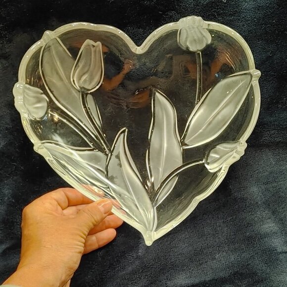 Mikasa Glass Tivoli Heart Shaped Bowl, Tulip Design - Picture 2 of 7